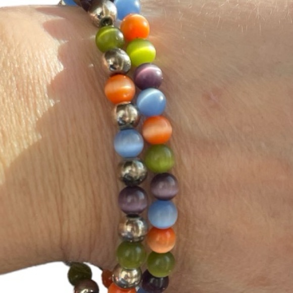 Pair of Multi-Colored Moonglow Beaded and Silver Tone Lobster Claw Bracelets - Picture 5 of 6